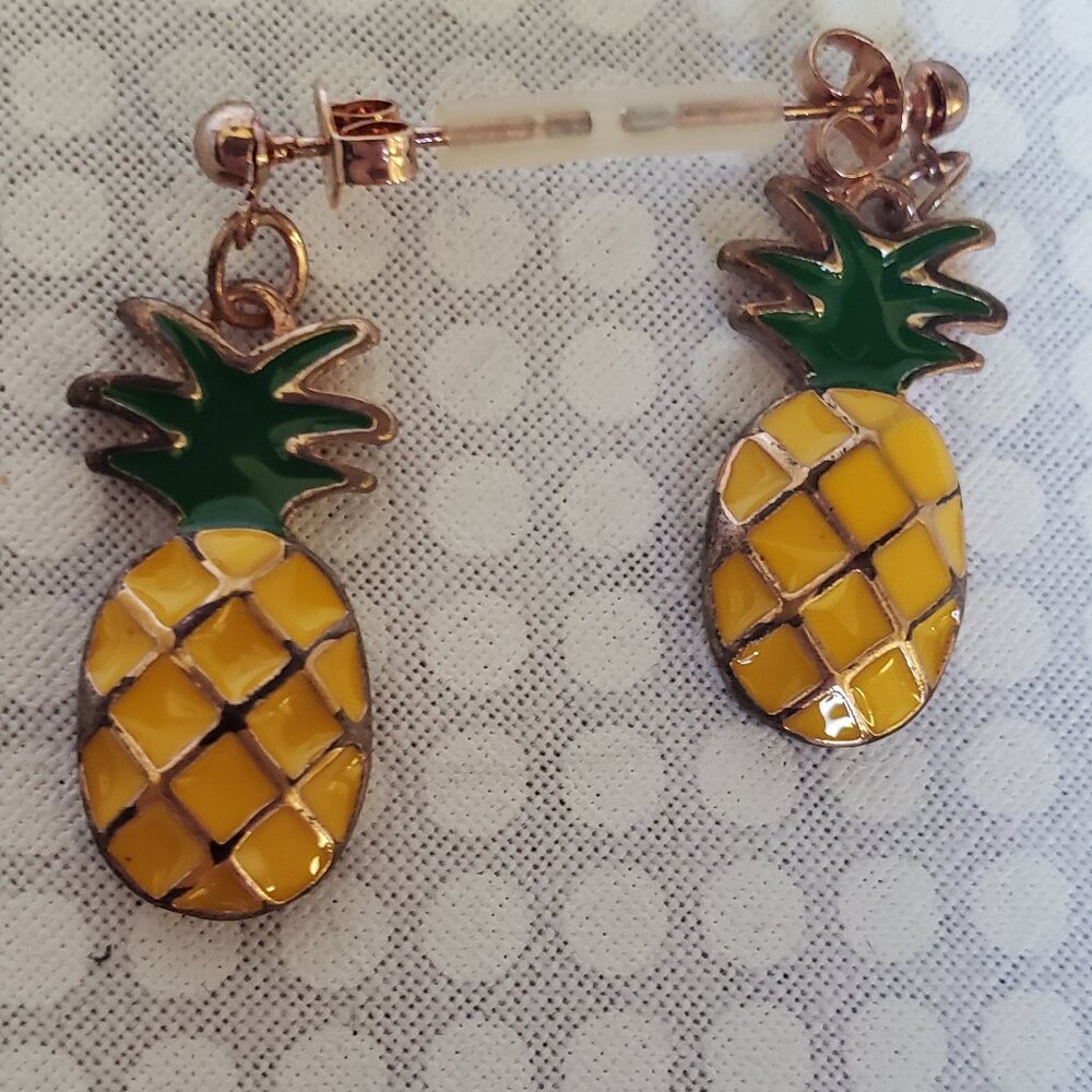 NWOT Pineapple Dangle Earrings
